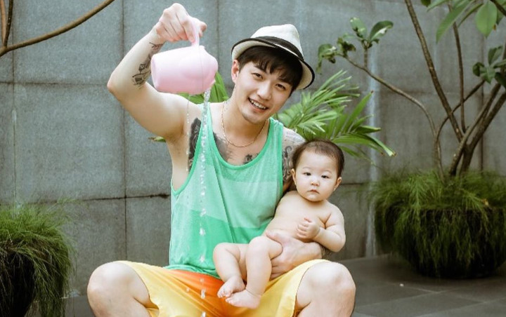 Lee Jeong Hoon 'Diporoti'  Bayinya Rp 15 Juta Hanya Dalam Waktu Satu Jam