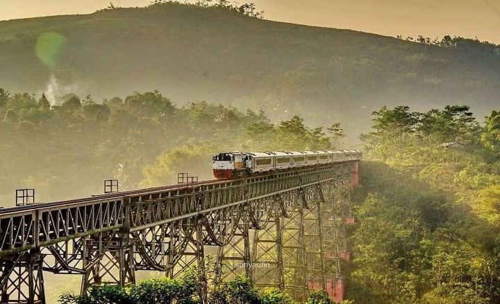 Berada di Dataran Tinggi, Jalur Kereta Argo Prahyangan Akan Menyegarkan Mata