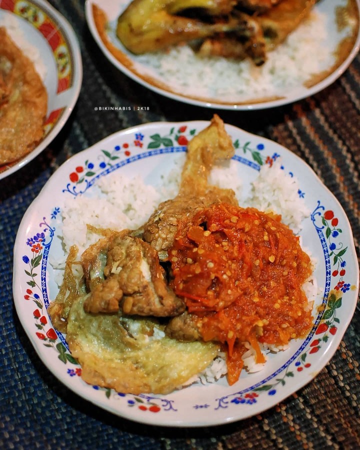 7 Tempat Kuliner  Malam  yang Menggoda di Surabaya 