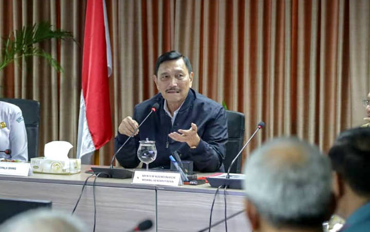 Luhut Pandjaitan Tanggapi Tuduhan Kriminaliasi Ulama: Jokowi Tukang Sembahyang dan Puasa