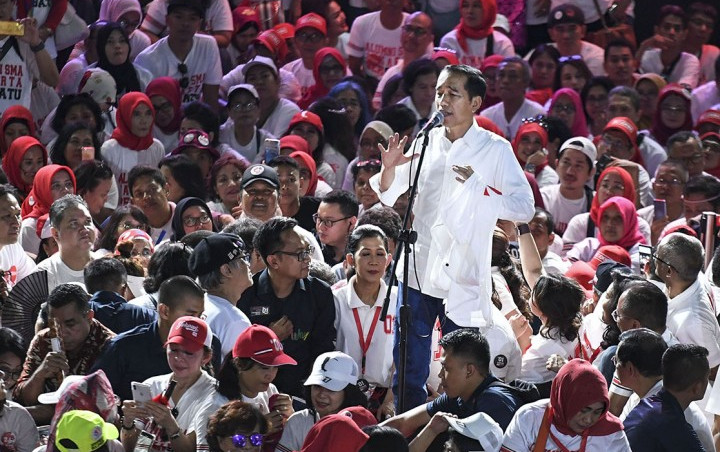 3 Orang Diamankan Karena Diduga Pose 2 Jari Saat Jokowi Berpidato
