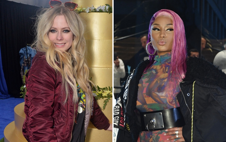 Avril Lavigne dan Nicki Minaj Sindir Para Haters di Lagu 'Dumb Blonde'