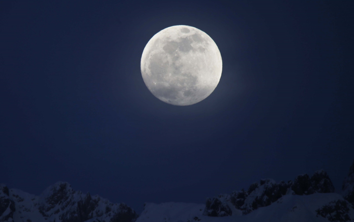 Malam Ini Fenomena Super Snow Moon Hiasi Langit, BMKG Minta Warga Pesisir Waspada