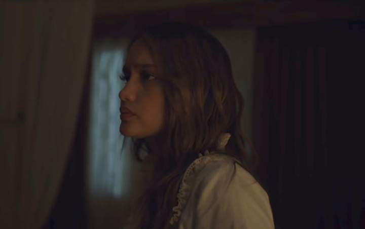 Cinta Laura Tidur Bareng Hantu di Trailer 'MatiAnak', Logat Bule Hilang Jadi Sorotan