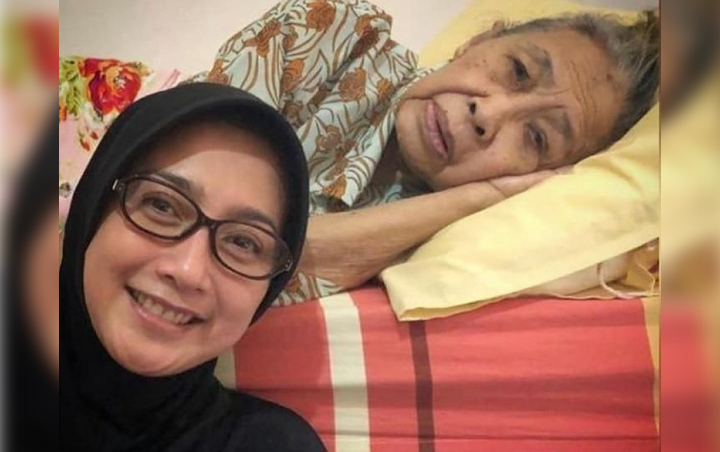 Desy Ratnasari Mewek Nenek Penjaga Hidupnya Meninggal