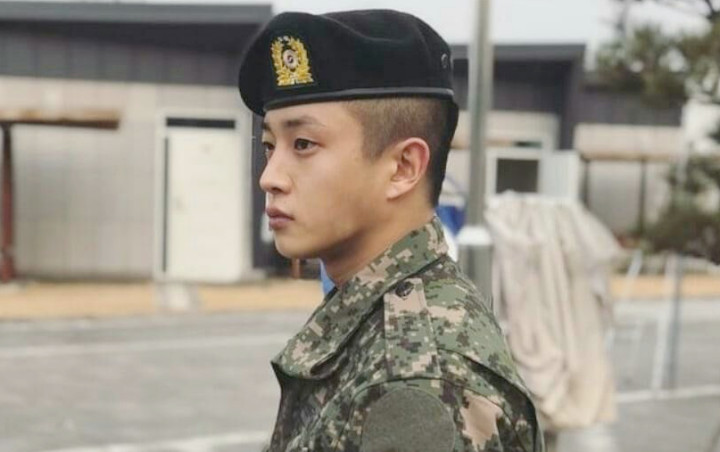 Kim Min Suk Pamer Foto Gagah dengan Seragam Tentara, Fans Malah Bilang Mirip Anak SMA