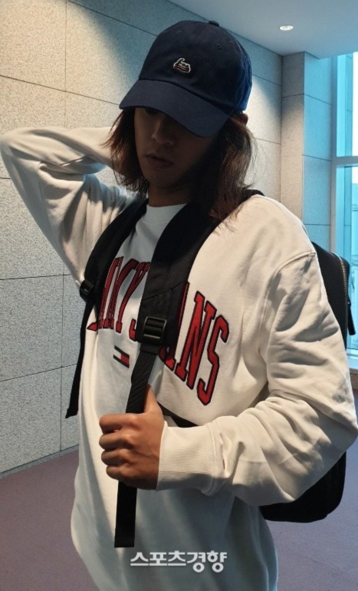 Penampilan Jung Joon Young Saat Tiba di Bandara Incheon Korea