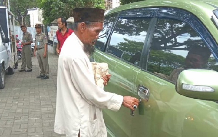 Viral Pengemis di Bogor Punya Mobil Mewah dan Tiga Istri, Menantu Ungkap Fakta Sebenarnya