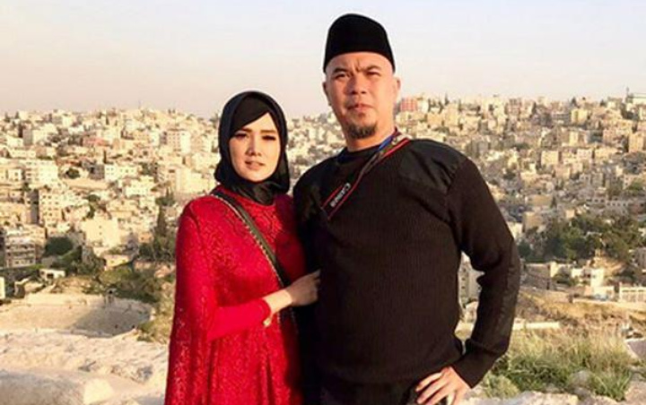 Ahmad Dhani Ngeluh Derita Rugi 40 Juta, Mulan 'Istri Soleha' Malah Keluyuran Ngemall