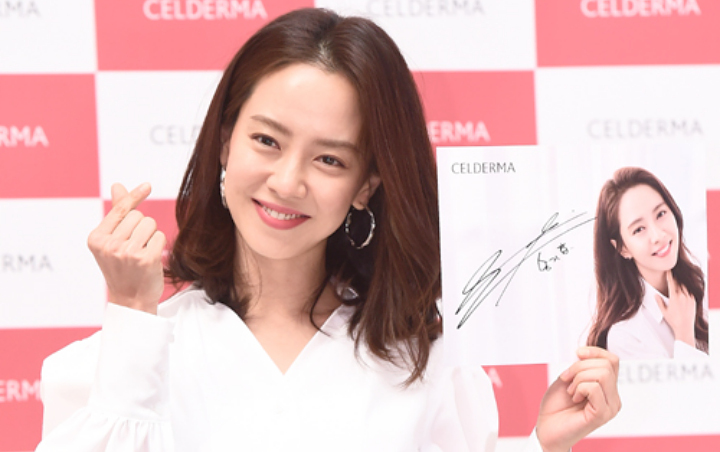 Song Ji Hyo Ngiklan Lipstik di Postingan Terbaru, Kecantikan Disorot