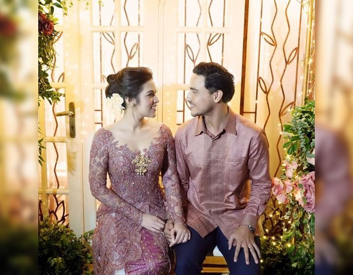 Baju Kemeja Lamaran Couple : Review Baju Kemeja Batik ...