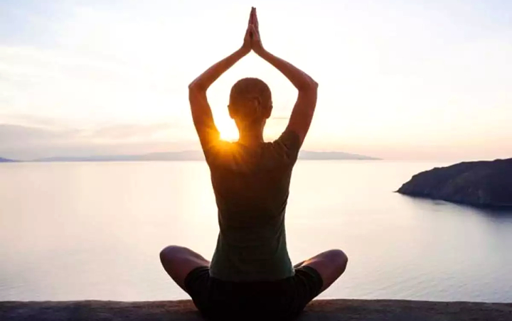 Atasi Kram dan Nyeri Perut Karena Haid dengan 10 Gerakan Yoga Ini, Mudah Ditiru