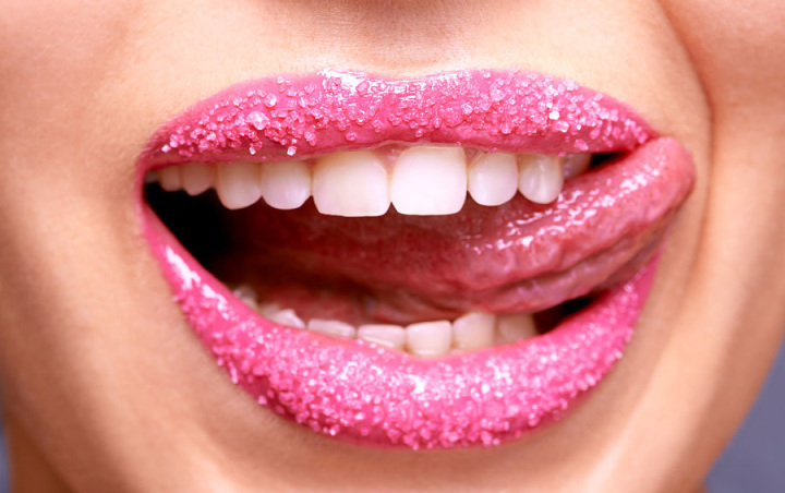 8 Rekomendasi Produk Lip Scrub Lokal dan Korea yang Mampu Bikin Bibir Merah Alami, Murah Kok!
