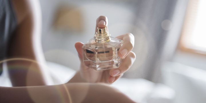 Tradisi Ayah Menyemprotkan Parfum ke Anak Perempuan di Hungaria