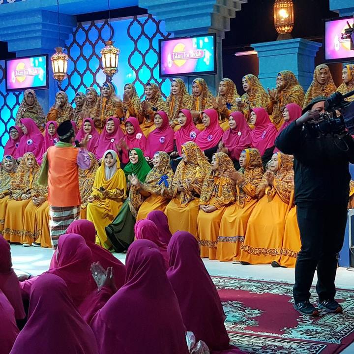 Ceria Saat Jadi Bintang Tamu Acara 'Islam Itu Indah'