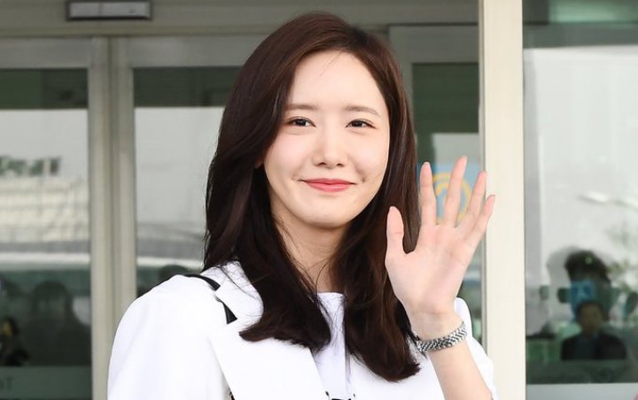 Yoona Dipuji Cantik Bersinar di Bandara, Netter Heran dengan Tuduhan Oplas