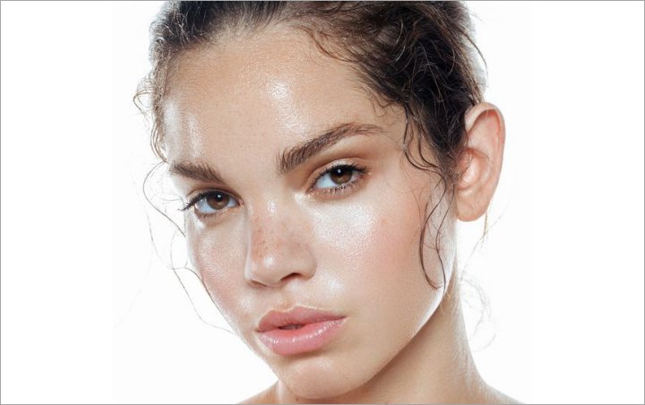 Ingin Hasil Makeup Dewy? Gunakan 7 Rekomendasi Foundation Murah yang Bikin Kulit Tampak Glowy Ini