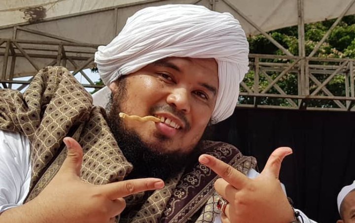 Putri Tiri Ustaz Derry Sulaiman Akui Tak Nyaman Berhijab, Dipengaruhi