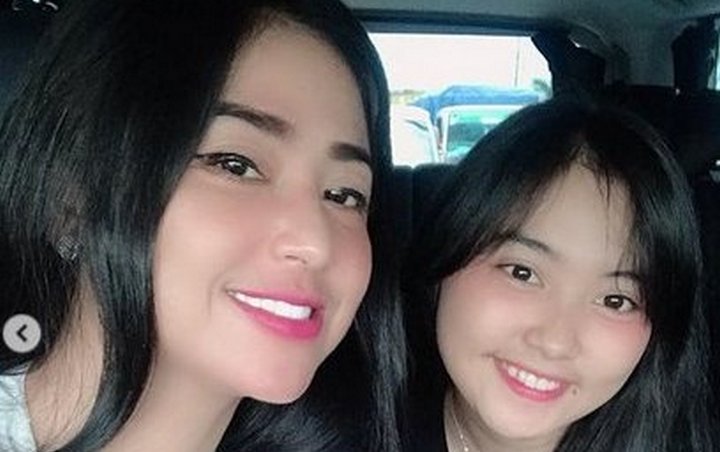  Bukan Rosa Meldianti, Dewi Persik Doakan Saudaranya Yang Merantau Di Jakarta Ini
