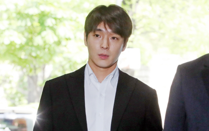 Choi Jong Hoon Dihujat Gara-Gara Terlihat Pede dan Santai Saat Tiba di Pengadilan