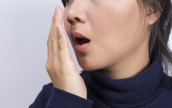 9 Cara Mudah Mencegah Bau Mulut Tak Sedap Selama Bulan Puasa, Bikin Napas Segar Seharian!