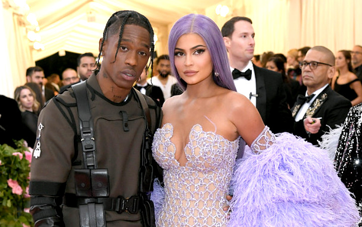Kylie Jenner dan Travis Scott Bikin Tato Kembar, Tribut Manis untuk Stormi
