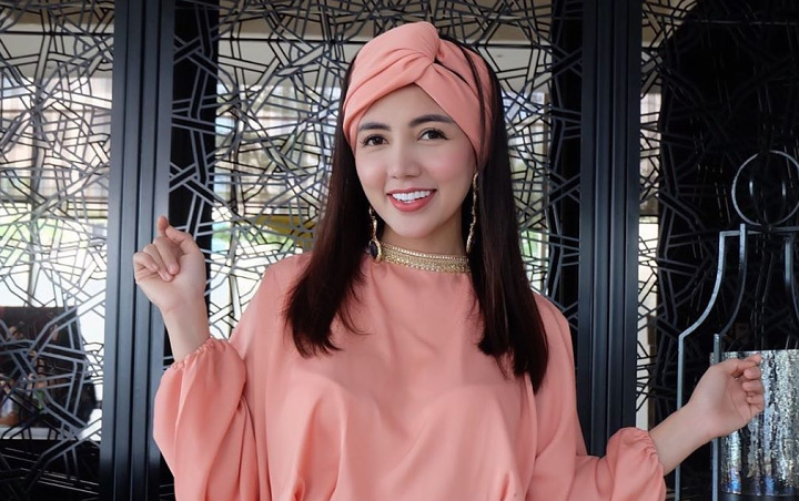 Bella Shofie Cantik Berhijab dan Pakai Gamis 'Emas' Bak Putri Arab, Netter: Auranya Masih Jahat