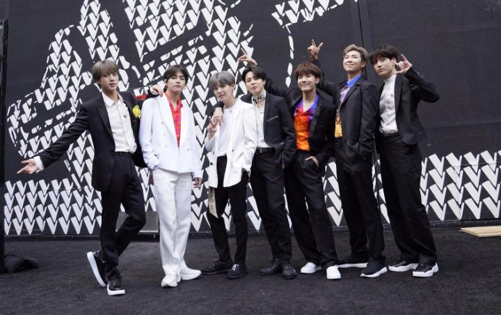 BTS Tuai Sorakan dan Decak Kagum Bawakan 'Boy With Luv' di Final 'The Voice'