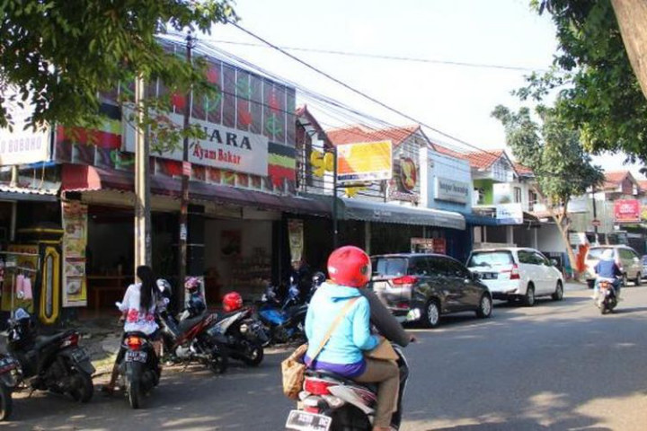 Jalan-jalan Santai Di Jalan Raya Bangbarung