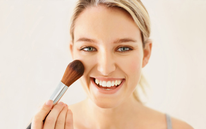 Suka Makeup Natural? Ini 8 Rekomendasi Produk Blush On Cream yang Bikin Pipi Merona Alami