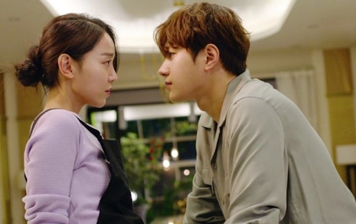 Shin Hye Sun dan L Serasi dalam Balutan Busana Pengantin di Foto Adegan 'Angel's Last Mission: Love'