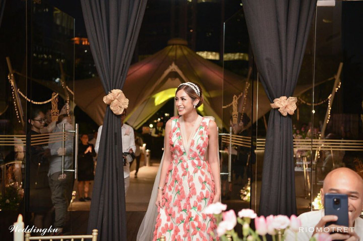 Jessica Iskandar Anggun Pakai Dress Cantik di Hari Spesialnya