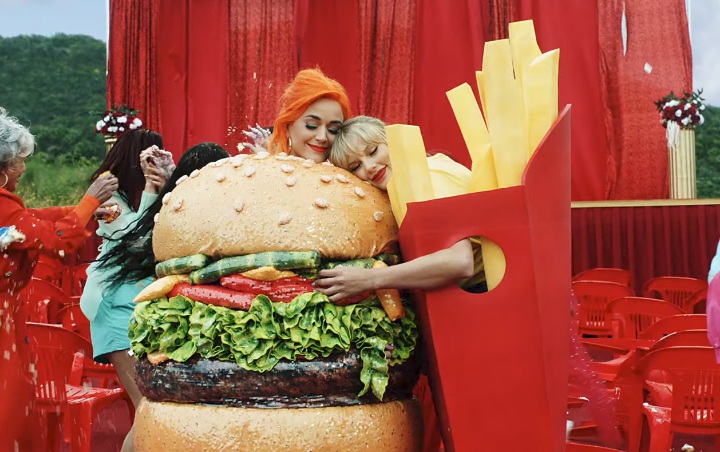 Katy Perry Muncul di  MV 'You Need to Calm Down' Taylor Swift