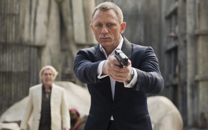 Syuting 'Bond 25' Bermasalah Gara-Gara Sutradara Kecanduan Game