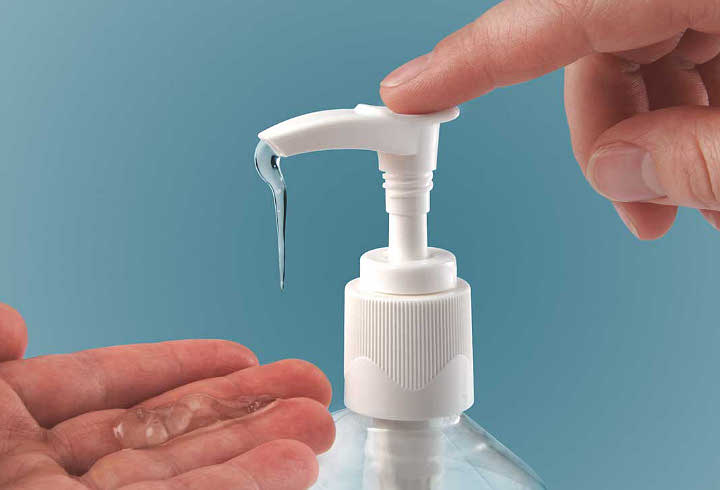 Rajin Cuci Tangan atau Siapkan Hand Sanitizer di Meja Kantor