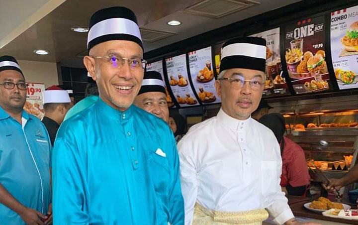 'Terciduk' Ikut Antre di Restoran Cepat Saji, Kerendahan Hati Raja Malaysia Tuai Pujian