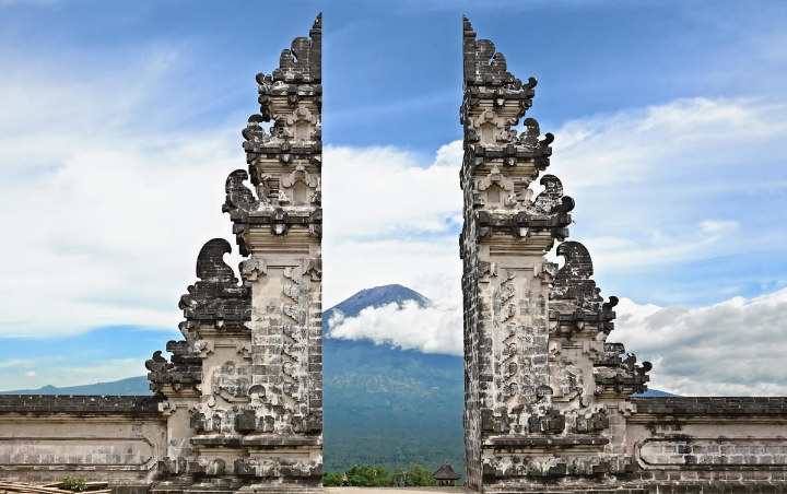 Bule Ini Kecewa Berat Saat Tahu Fakta Soal 'Gerbang Surga' di Pura Lempuyang  Luhur Bali, Kenapa?