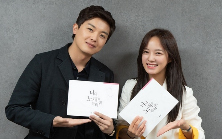 Yeon Woo Jin Puji Sikap Kim Sejeong di Lokasi Syuting 'Let Me Hear Your Song'