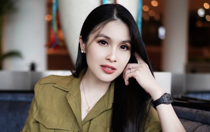 Bukan Barbie Abal-Abal, Gaya Sandra Dewi Tenteng 'Tas Telur' Puluhan Juta Dipuji Rendah Hati