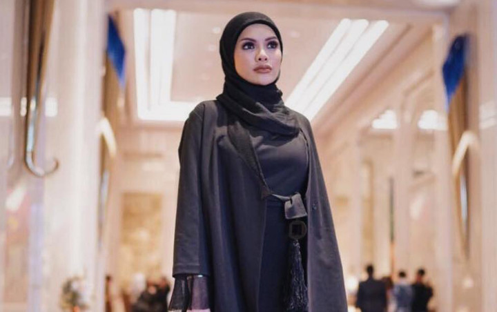 Nikita Mirzani Tampil Syari Antar Putrinya ke Sekolah Islam, Didoakan Sahabat Kembali Berhijab