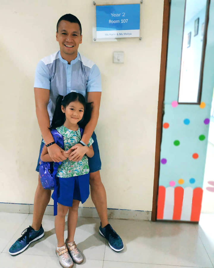 Samuel Rizal Santai Antar Anak ke Sekolah di Hari Pertama