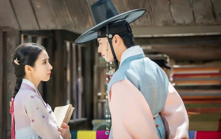 Shin Se Kyung - Cha Eunwoo Alami Sejumlah Krisis Ini di Foto Adegan 'Rookie Historian Goo Hae Ryung'
