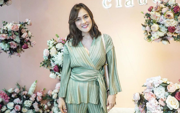  Shandy Aulia Babymoon 'Nekat' Pose Pakai Baju Transparan Tipis Di Ranjang, Begini Kata Netizen