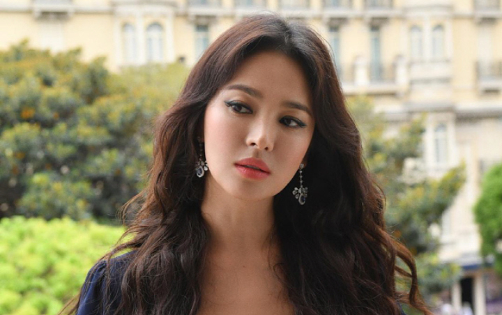 Foto Cantik Song Hye Kyo Umbar Belahan Dada di Instagram Dipuji Habis-Habisan