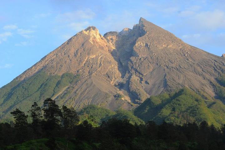 Gunung Merapi, Salah Satu Gunung Indah Indonesia Yang Menyimpan Banyak Kisah Mistis