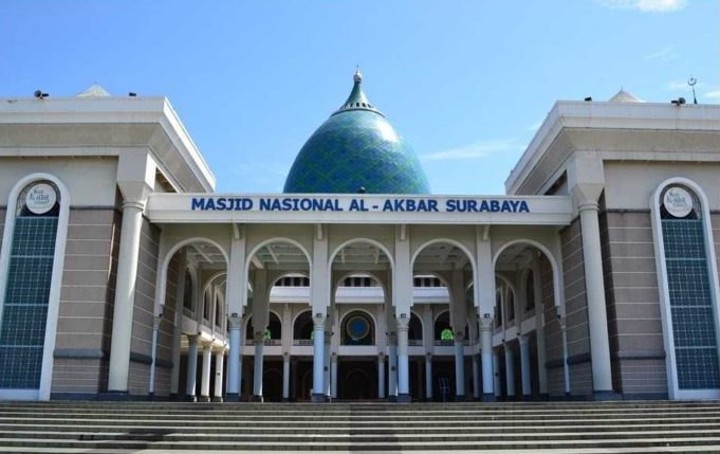 Masjid Nasional Al Akbar Wisata Religi Ikonik Di Surabaya