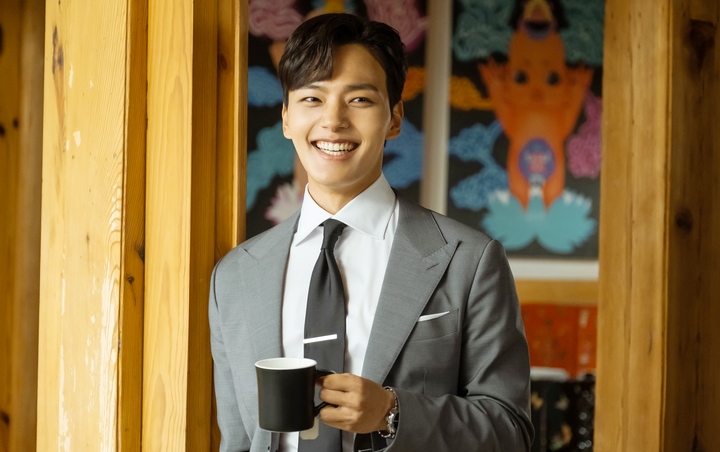 Yeo Jin Goo Buat Pose Kemenangan, Berhasil Temukan IU di 'Hotel Del Luna'?
