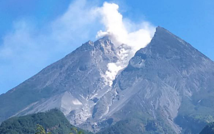Gunung Merapi Luncurkan Awan Panas Sejauh 950 Meter, BPPTKG Tetapkan Status Waspada