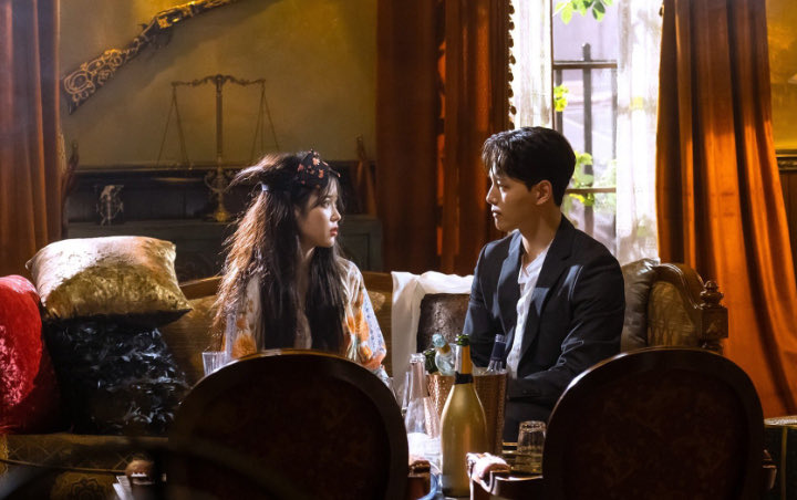 IU Lagi-Lagi Dikira Bucin Yeo Jin Goo karena Postingannya di 'Hotel Del Luna' Ini
