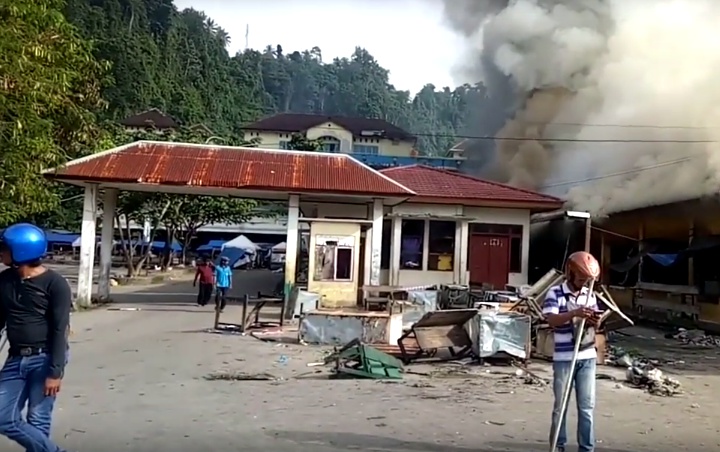Demo Berujung Ricuh di Fakfak Papua Barat, Polisi Tembakkan Gas Air Mata